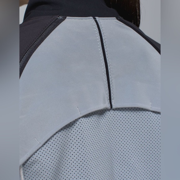 Lululemon Bright Bomber Jacket - Reflective - Silver / Black - Size 4 - Picture 7 of 16